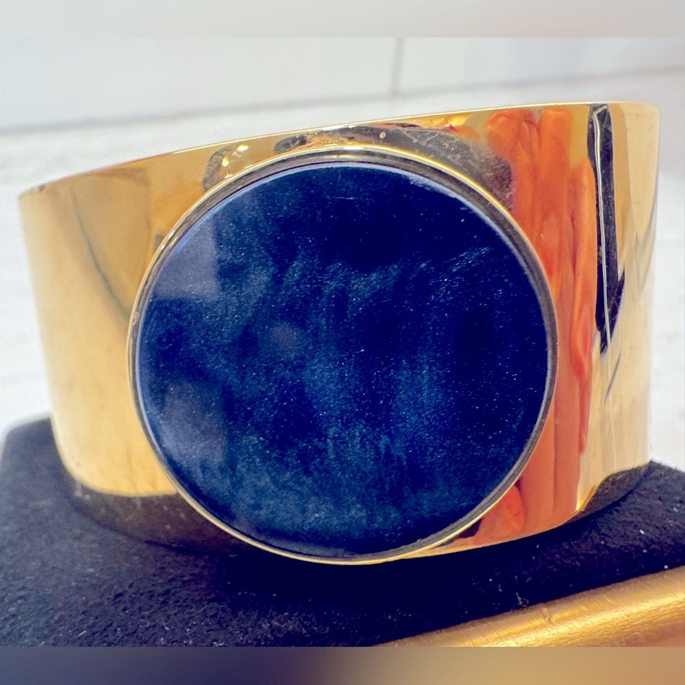 ✨ Ann Taylor Gold Tone Statement Cuff Bracelet w/ Bold Dark Blue Accent - Picture 3 of 5